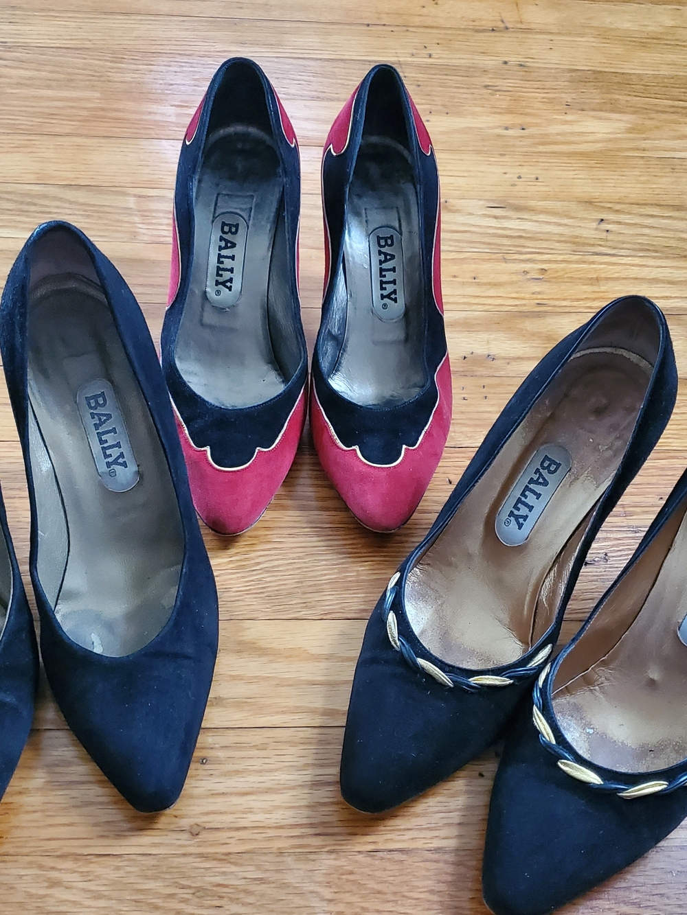 Vintage Bally Women's Two-Tone Suede Leather Pumps - Black and Red Womens Sz 5.5